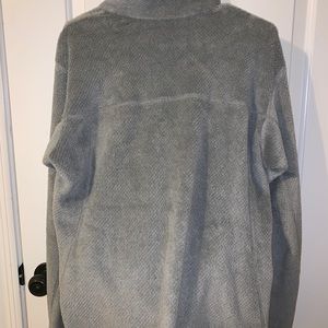 women’s Patagonia pullover 🌟